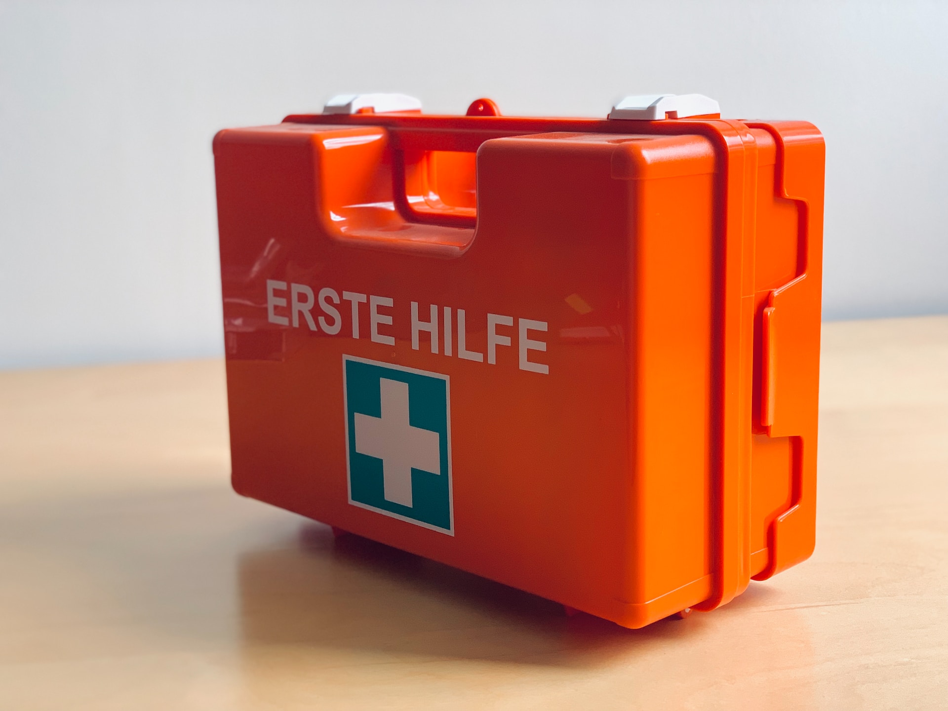 Read more about the article “First Aid Kit for Your Car: A Traveler’s Essential”